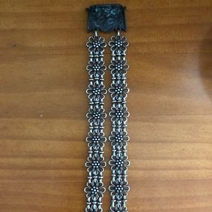 Daisy chain bracelet